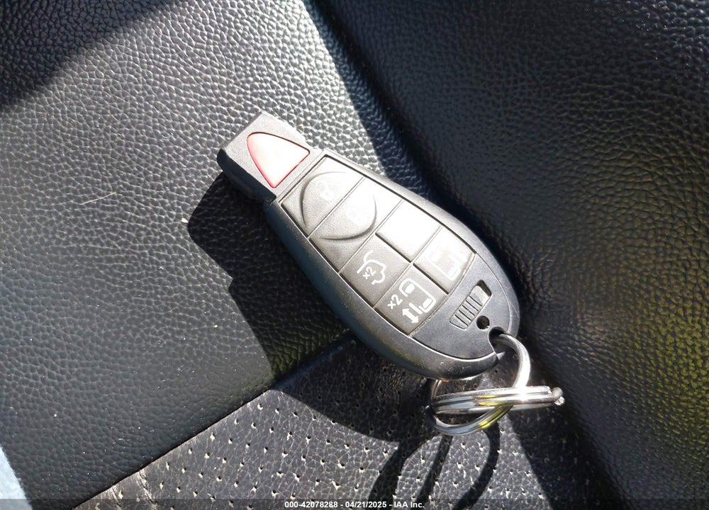 2011 CHRYSLER TOWN & COUNTRY TOURING-L VIN: 2A4RR8DG8BR712567