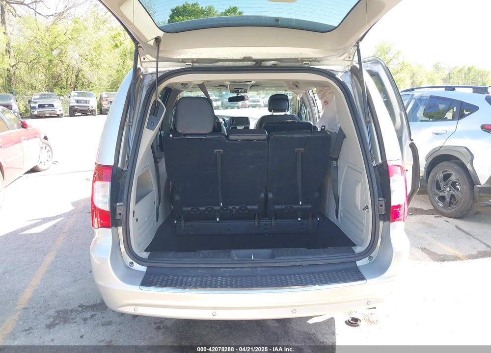2011 CHRYSLER TOWN & COUNTRY TOURING-L VIN: 2A4RR8DG8BR712567