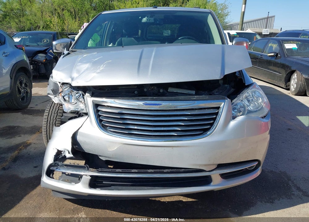 2011 CHRYSLER TOWN & COUNTRY TOURING-L VIN: 2A4RR8DG8BR712567