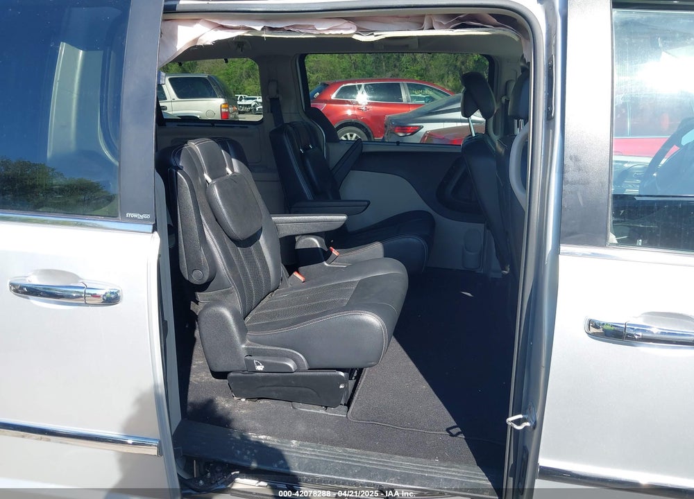 2011 CHRYSLER TOWN & COUNTRY TOURING-L VIN: 2A4RR8DG8BR712567