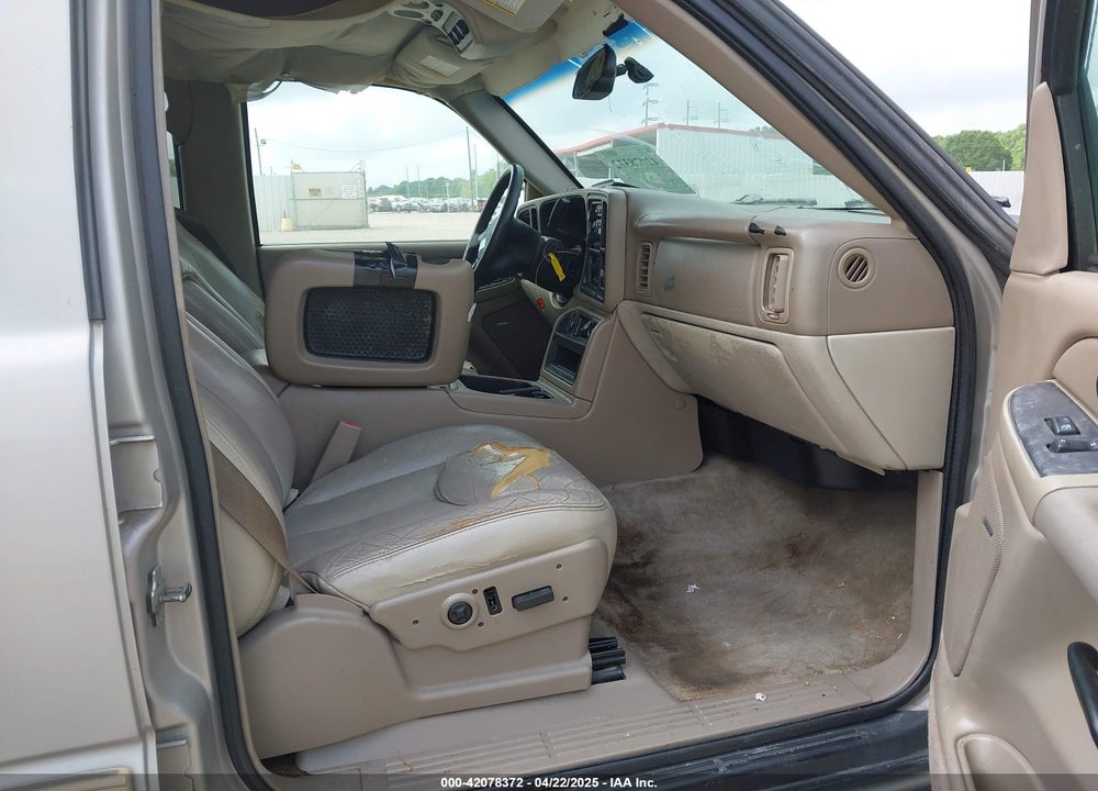 2004 CHEVROLET SUBURBAN 1500 LT VIN: 1GNEC16Z34J268718