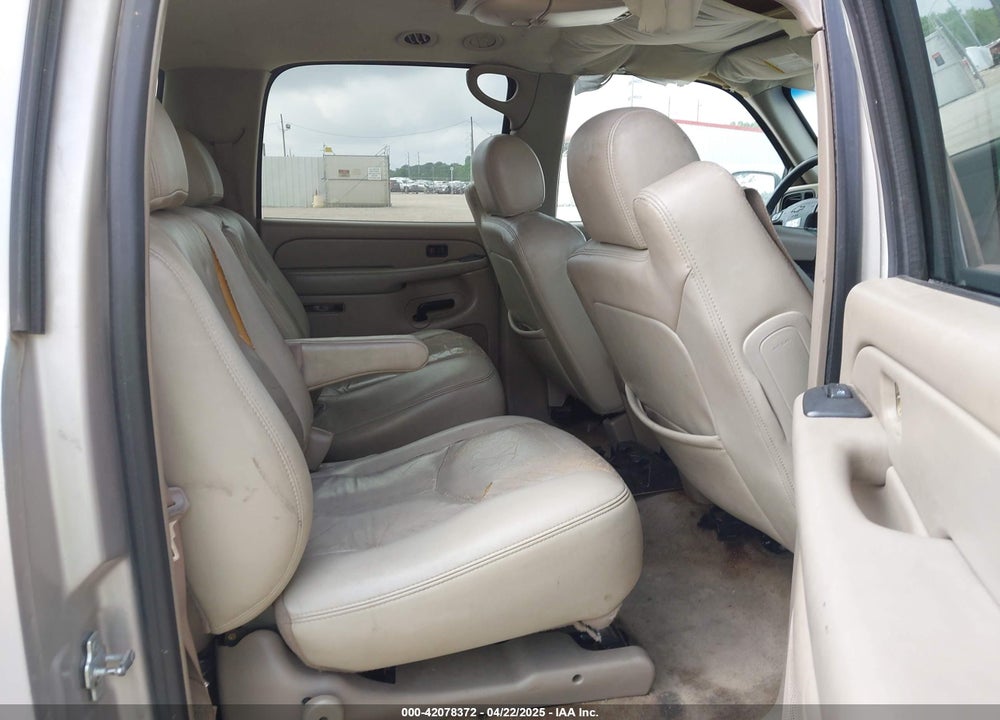 2004 CHEVROLET SUBURBAN 1500 LT VIN: 1GNEC16Z34J268718