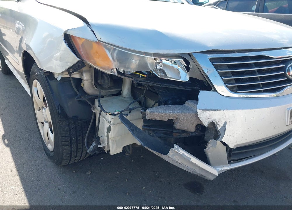 2009 KIA OPTIMA VIN: KNAGE228495325813