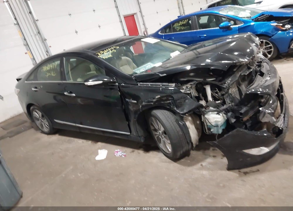 2015 HYUNDAI SONATA VIN: KMHEC4A46FA120728