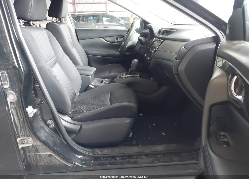 2018 NISSAN ROGUE SV VIN: KNMAT2MT8JP519057