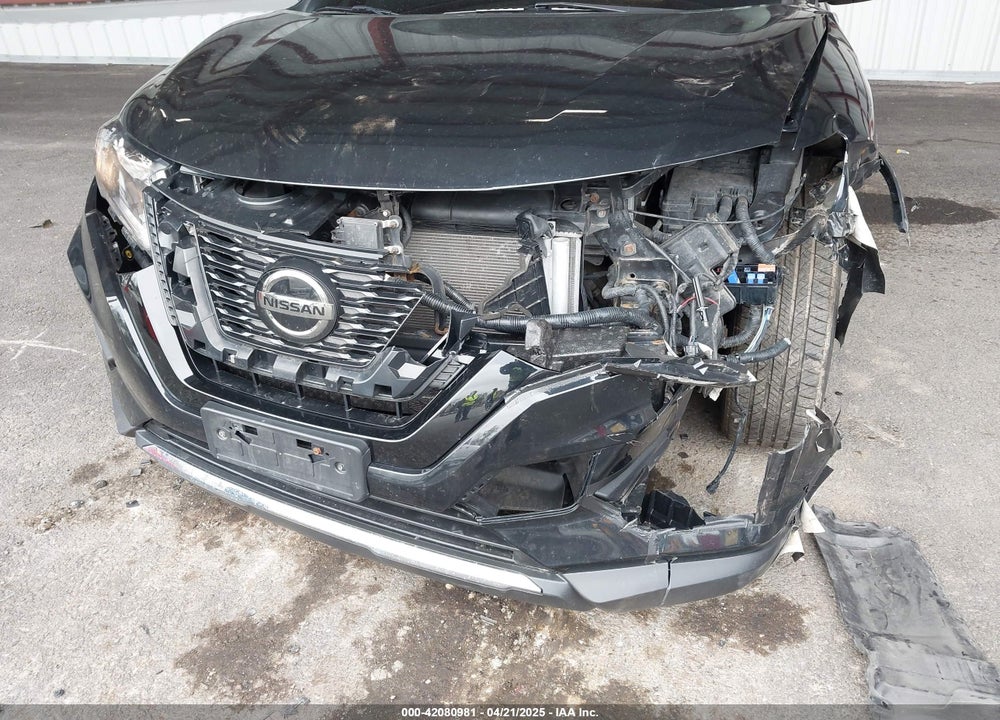 2018 NISSAN ROGUE SV VIN: KNMAT2MT8JP519057