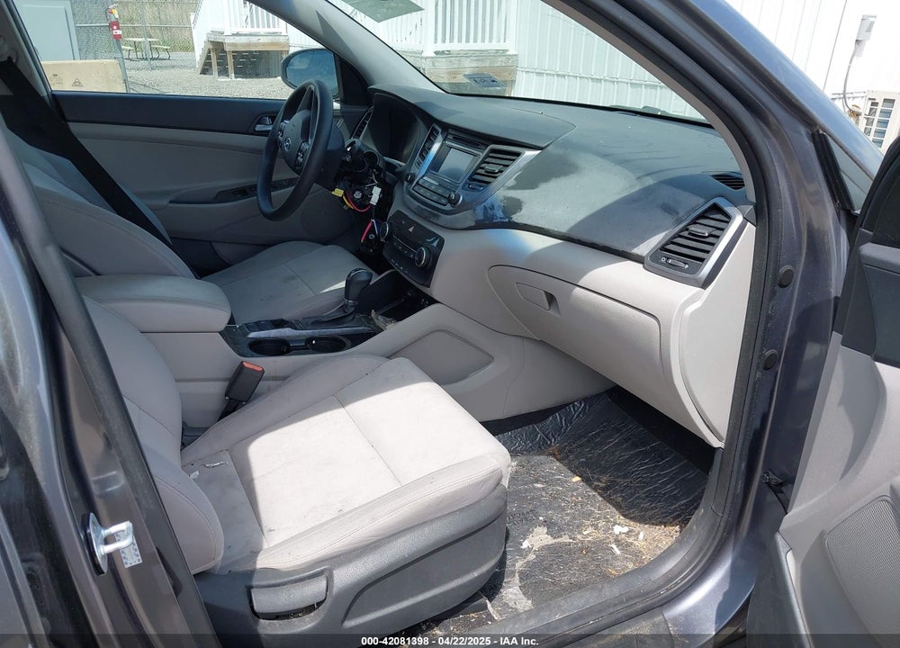 2016 HYUNDAI TUCSON VIN: KM8J33A40GU089596