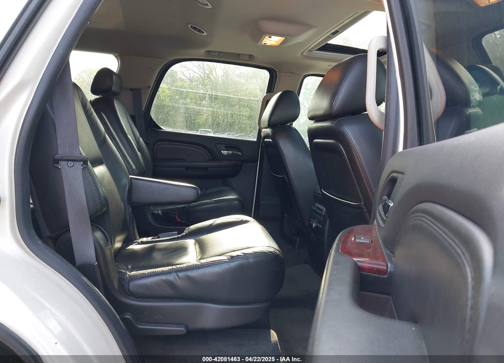 2010 CADILLAC ESCALADE LUXURY VIN: 1GYUKBEF6AR122941