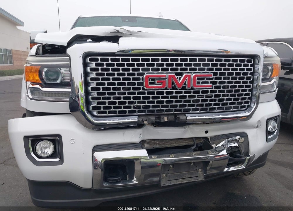 2015 GMC SIERRA 2500HD DENALI VIN: 1GT120E85FF681680