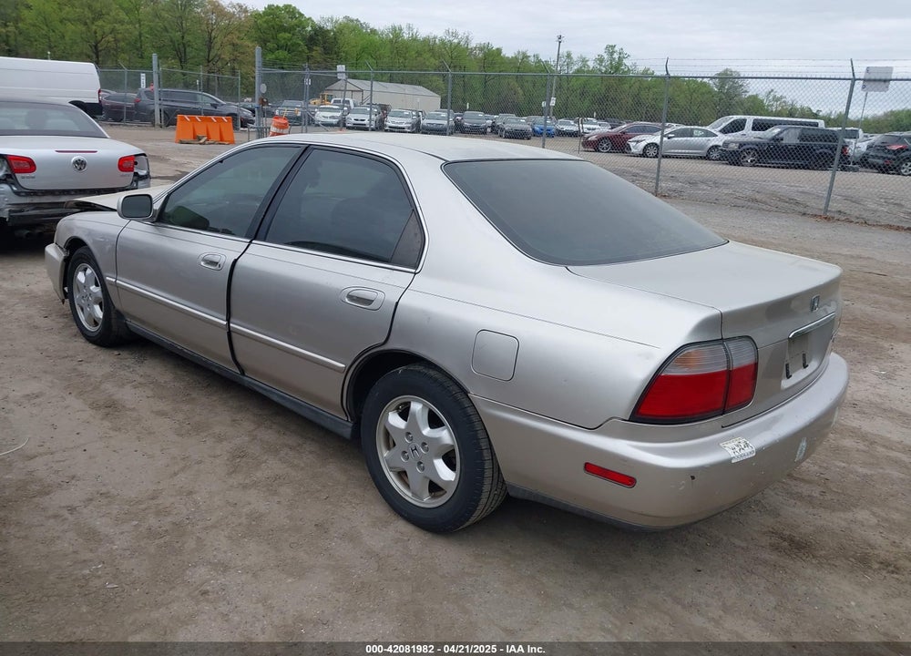 1997 HONDA ACCORD EX V6 VIN: 1HGCE6678VA007335