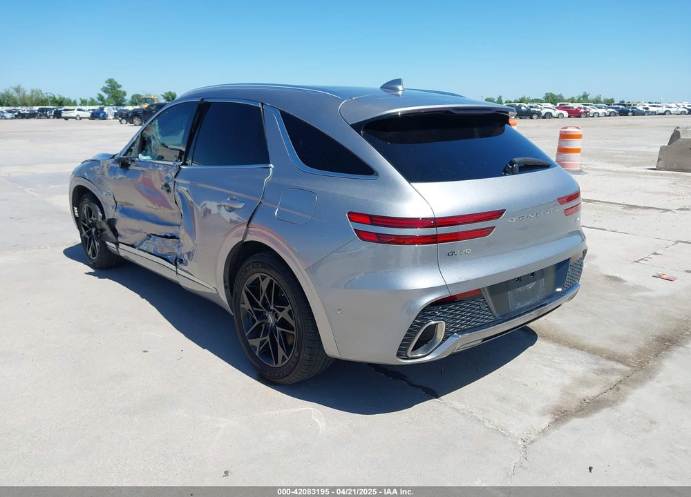 2022 GENESIS GV70 VIN: KMUMADTB0NU068055