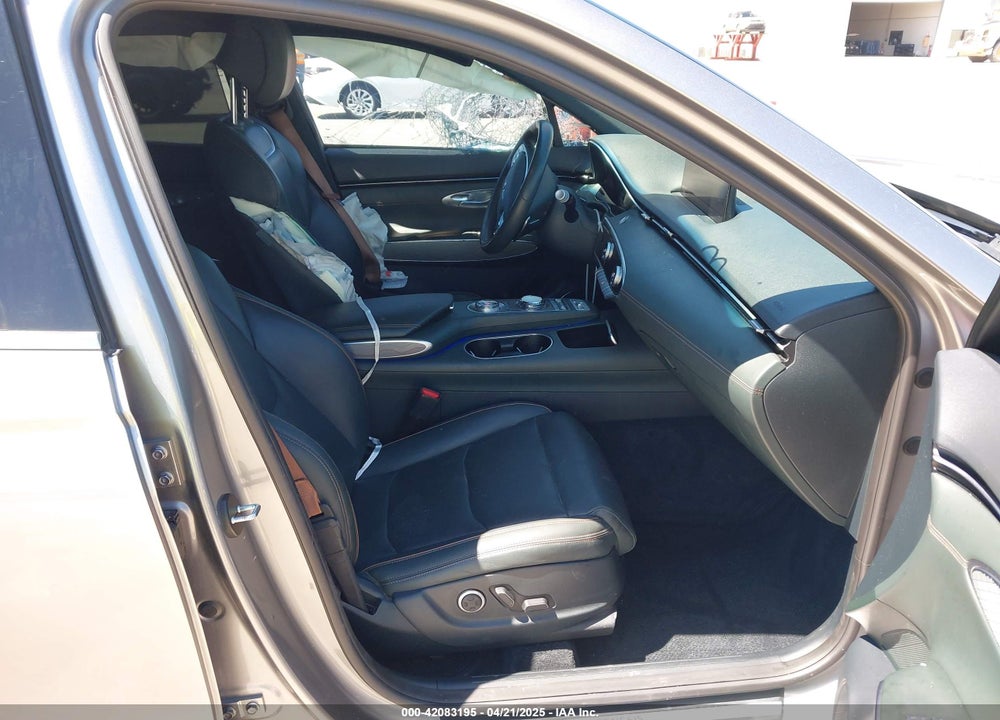 2022 GENESIS GV70 VIN: KMUMADTB0NU068055