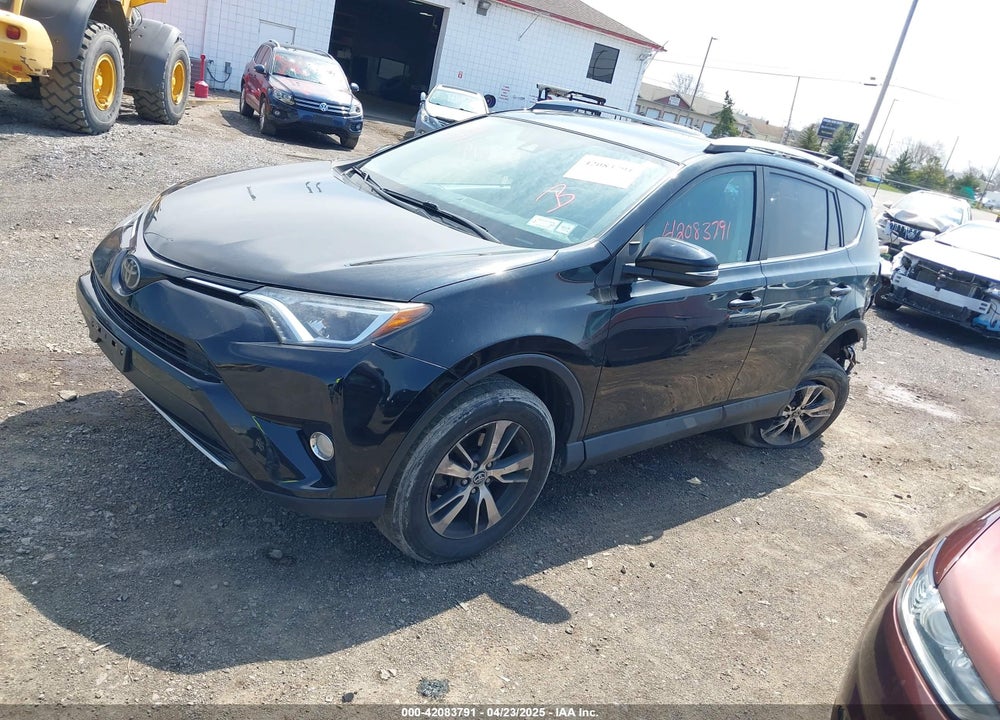 2018 TOYOTA RAV4 XLE VIN: 2T3RFREV0JW788144