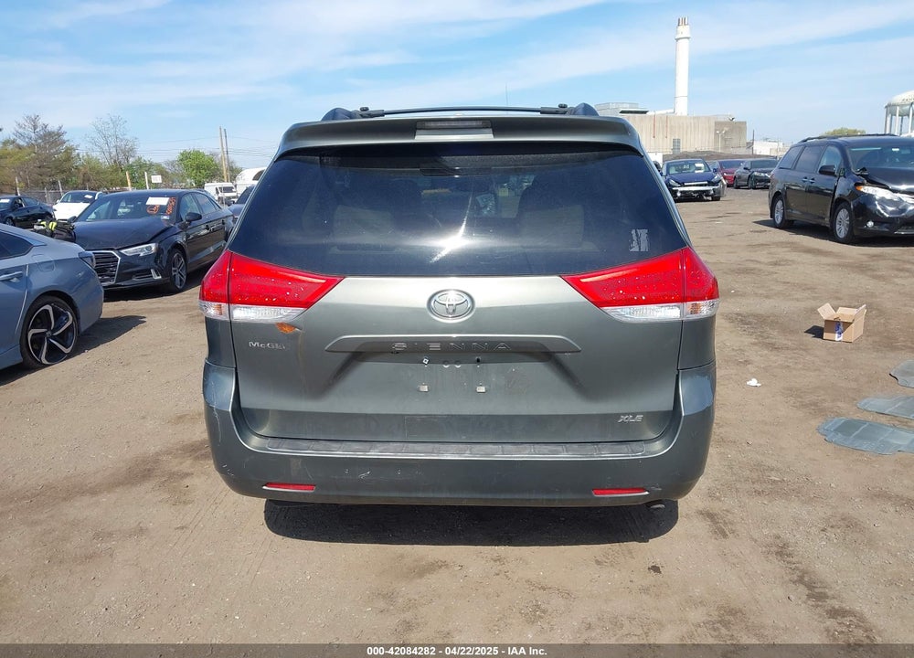2011 TOYOTA SIENNA XLE V6 VIN: 5TDYK3DC9BS027815