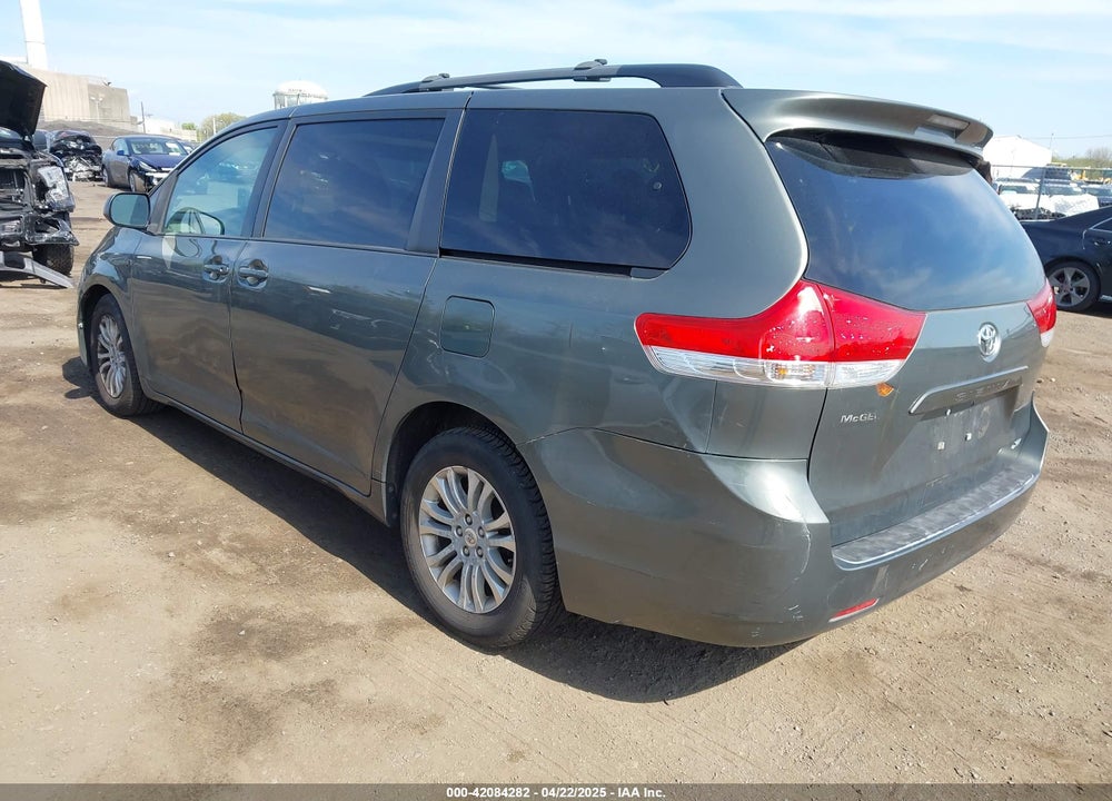 2011 TOYOTA SIENNA XLE V6 VIN: 5TDYK3DC9BS027815