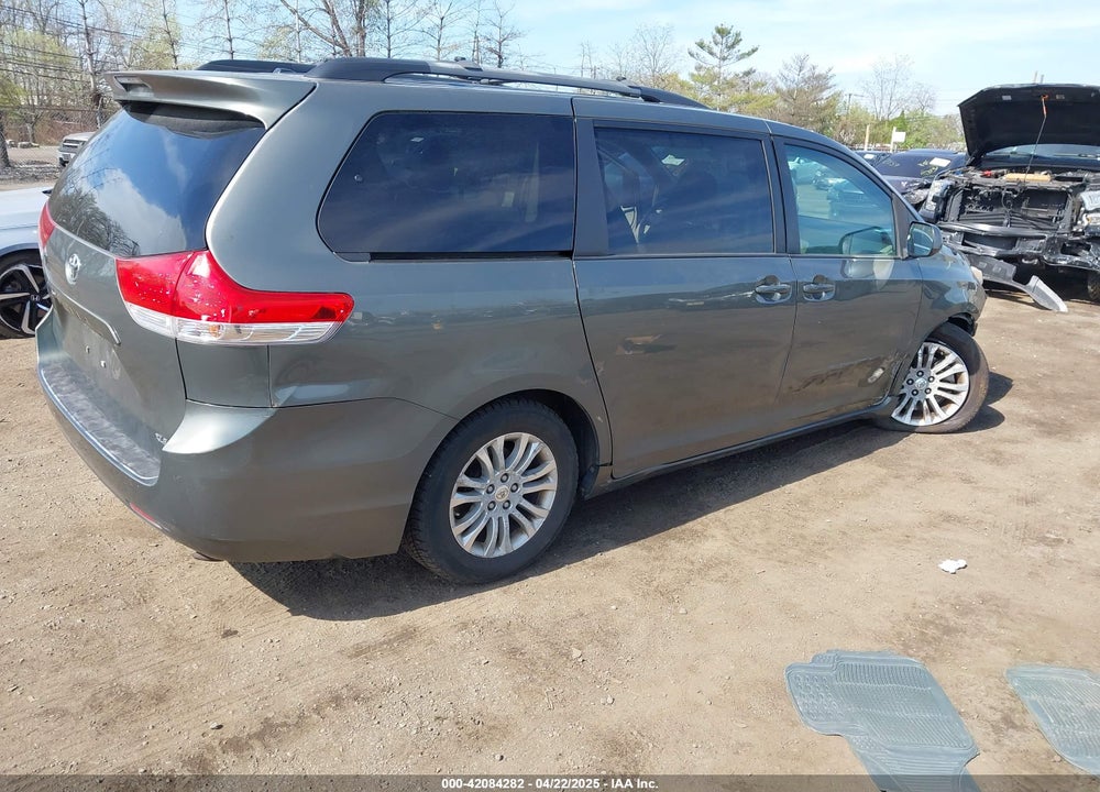 2011 TOYOTA SIENNA XLE V6 VIN: 5TDYK3DC9BS027815