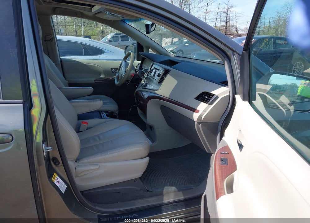 2011 TOYOTA SIENNA XLE V6 VIN: 5TDYK3DC9BS027815