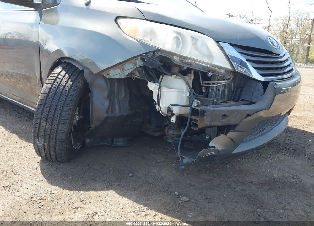 2011 TOYOTA SIENNA XLE V6 VIN: 5TDYK3DC9BS027815