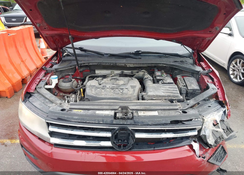 2018 VOLKSWAGEN TIGUAN VIN: 3VV1B7AX1JM124684