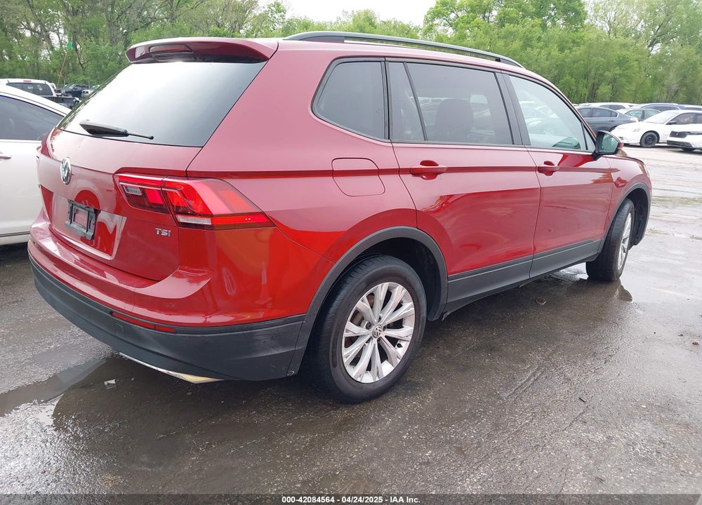 2018 VOLKSWAGEN TIGUAN VIN: 3VV1B7AX1JM124684