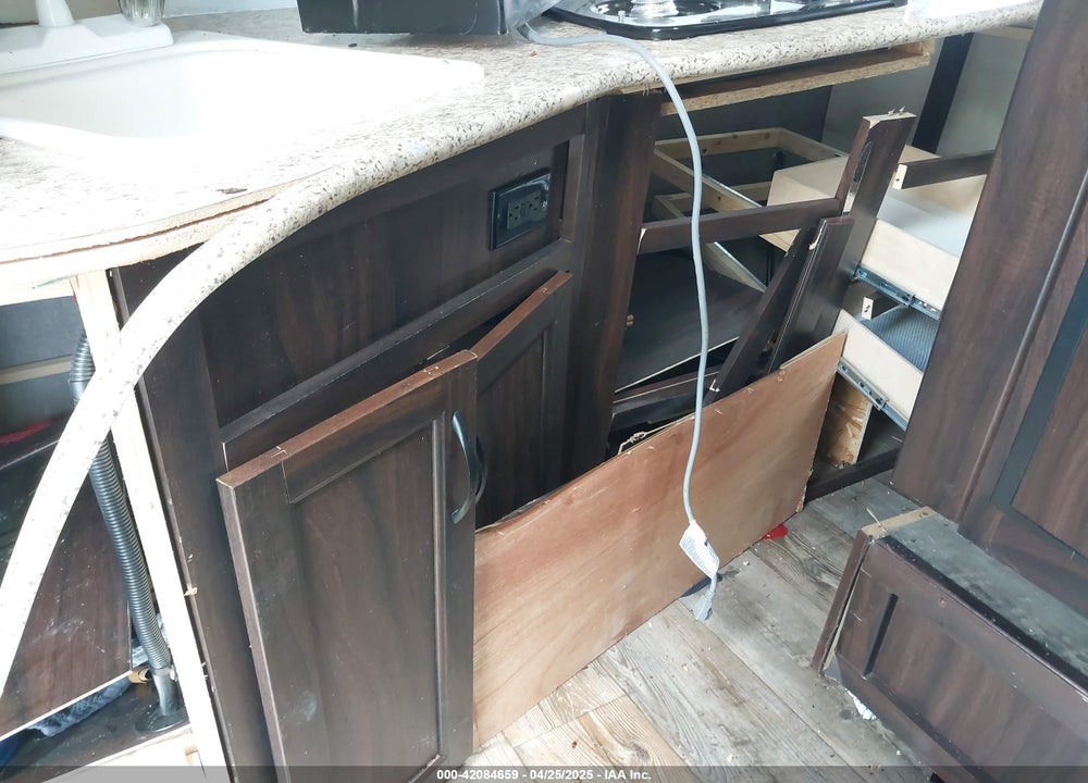 2018 COACHMEN MIGHTY LIT VIN: 5UYMS211XJR025221