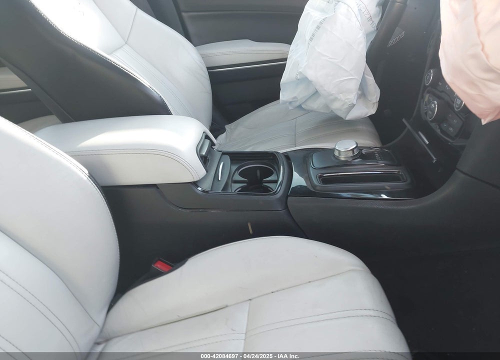 2017 CHRYSLER 300 VIN: 2C3CCAGG8HH604064