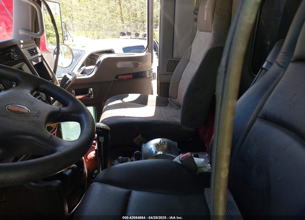 2014 KENWORTH CONSTRUCTION T800 VIN: 1NKDLP0X5EJ400800
