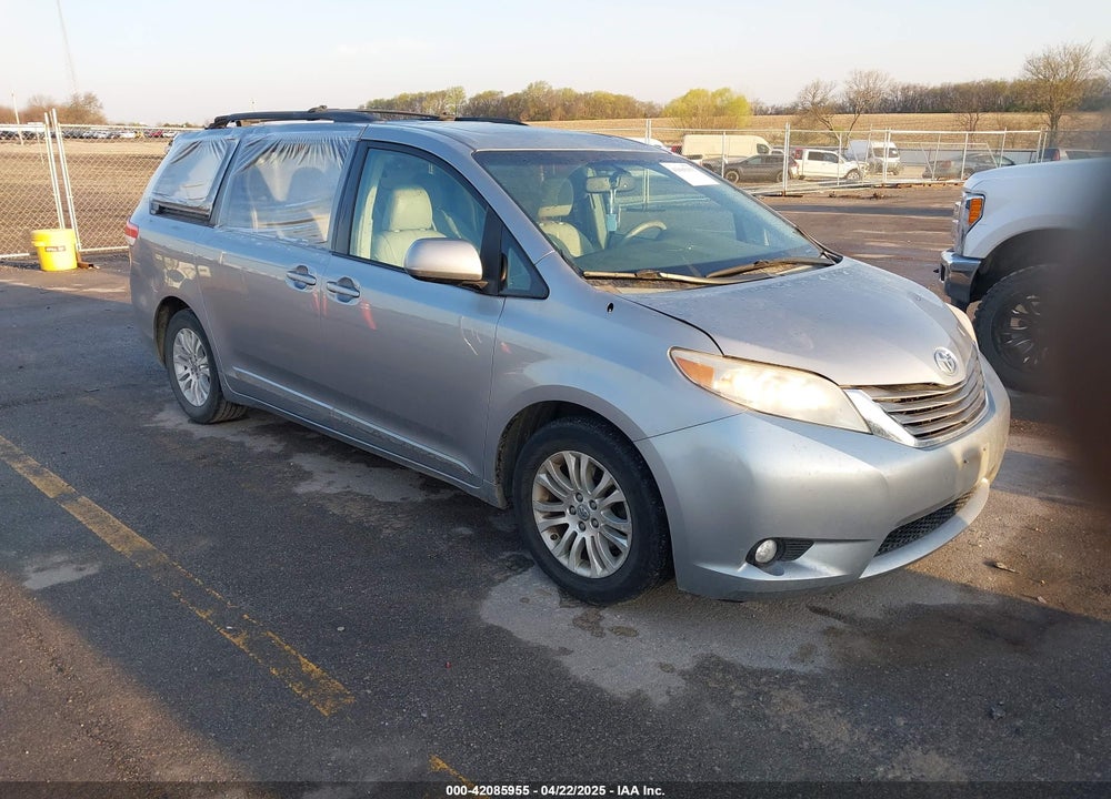 2011 TOYOTA SIENNA XLE V6 VIN: 5TDYK3DC6BS144395