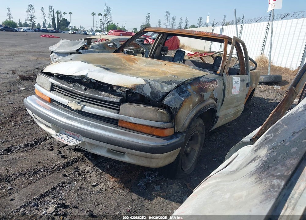 1999 CHEVROLET S-10 LS VIN: 1GCCS1445X8209742
