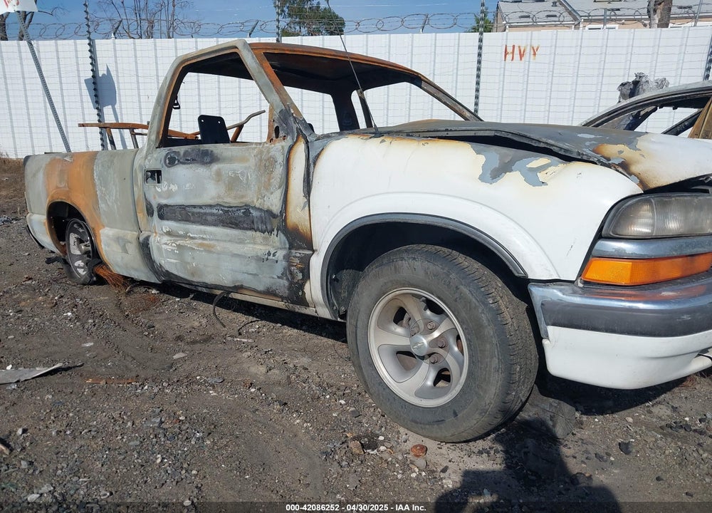 1999 CHEVROLET S-10 LS VIN: 1GCCS1445X8209742