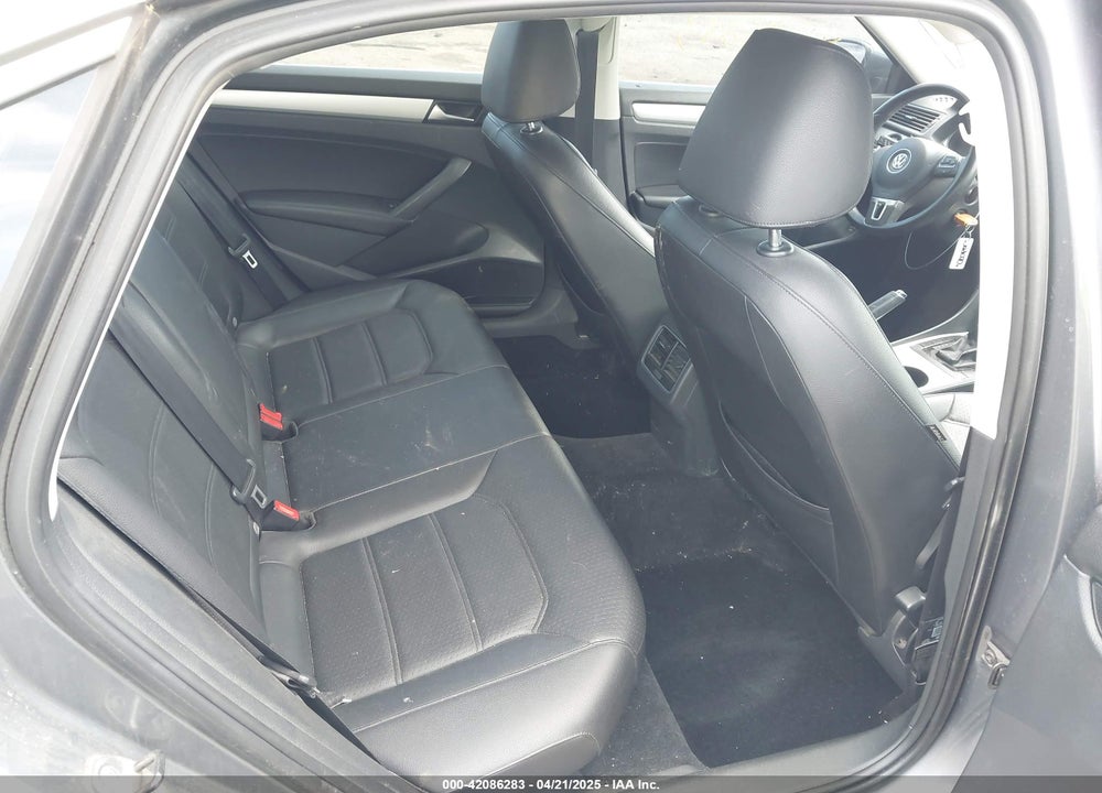 2013 VOLKSWAGEN PASSAT VIN: 1VWBP7A36DC116035