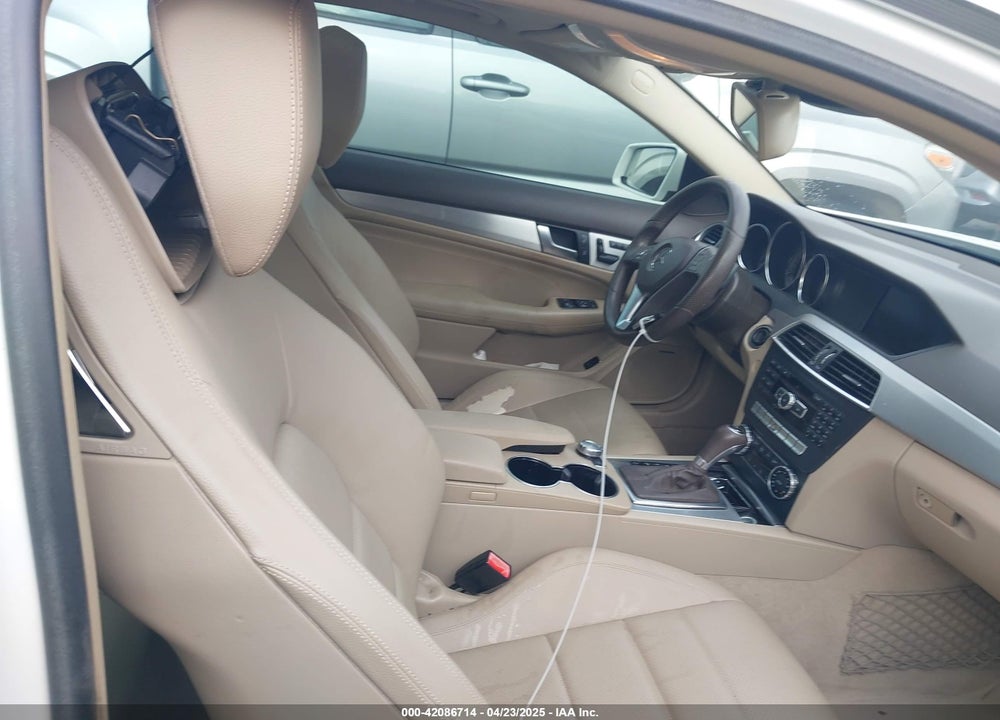 2013 MERCEDES-BENZ C CLASS VIN: WDDGJ4HB5DG040733