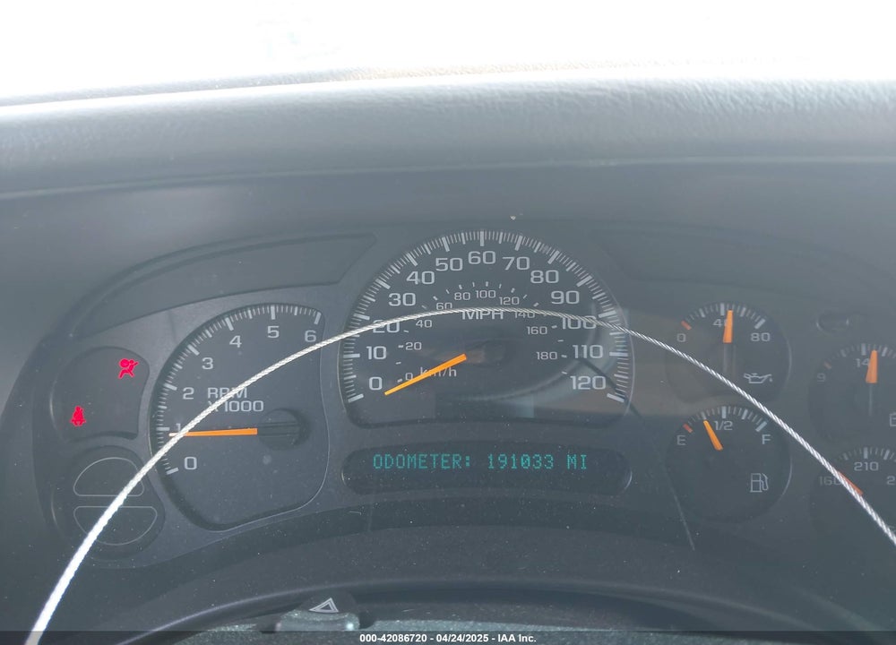 2004 CHEVROLET SUBURBAN 1500 LT VIN: 1GNEC16TX4J107987