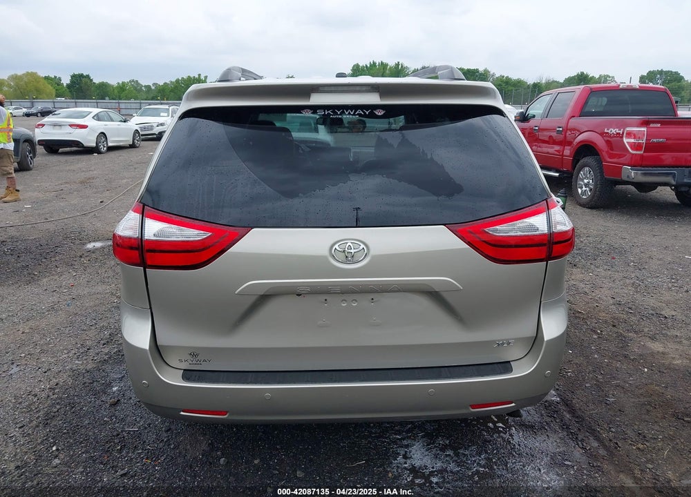 2015 TOYOTA SIENNA XLE 8 PASSENGER VIN: 5TDYK3DC5FS622991