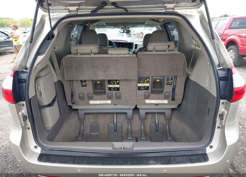 2015 TOYOTA SIENNA XLE 8 PASSENGER VIN: 5TDYK3DC5FS622991