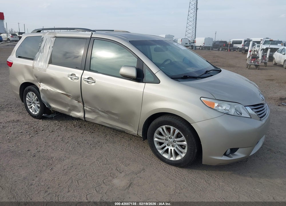 2015 TOYOTA SIENNA XLE 8 PASSENGER VIN: 5TDYK3DC5FS622991