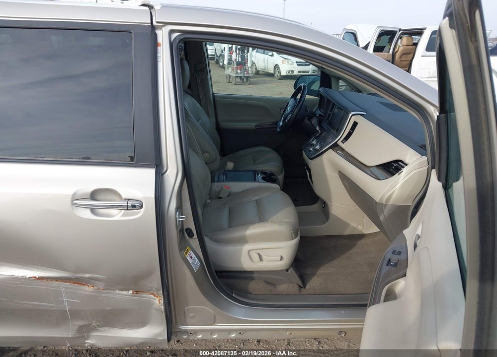 2015 TOYOTA SIENNA XLE 8 PASSENGER VIN: 5TDYK3DC5FS622991