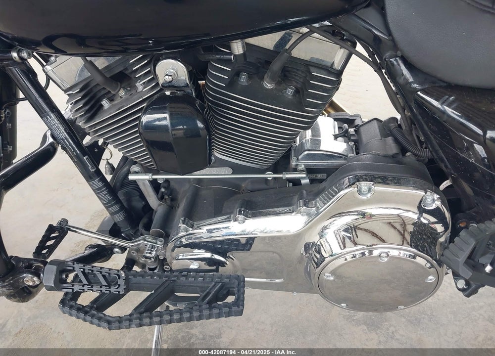 2015 HARLEY-DAVIDSON FLTRXS ROAD GLIDE SPECIAL VIN: 1HD1KTM10FB632737