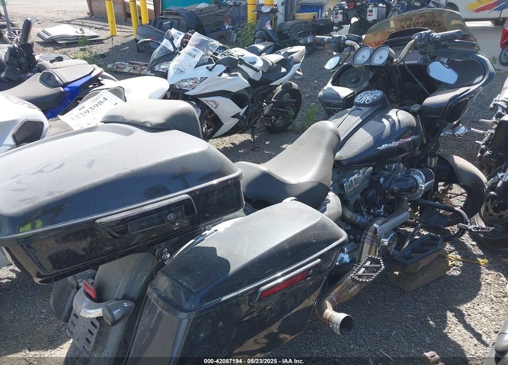 2015 HARLEY-DAVIDSON FLTRXS ROAD GLIDE SPECIAL VIN: 1HD1KTM10FB632737