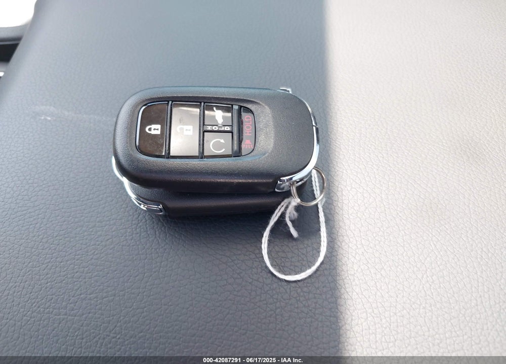 2025 HONDA PILOT VIN: 5FNYG1H88SB070302
