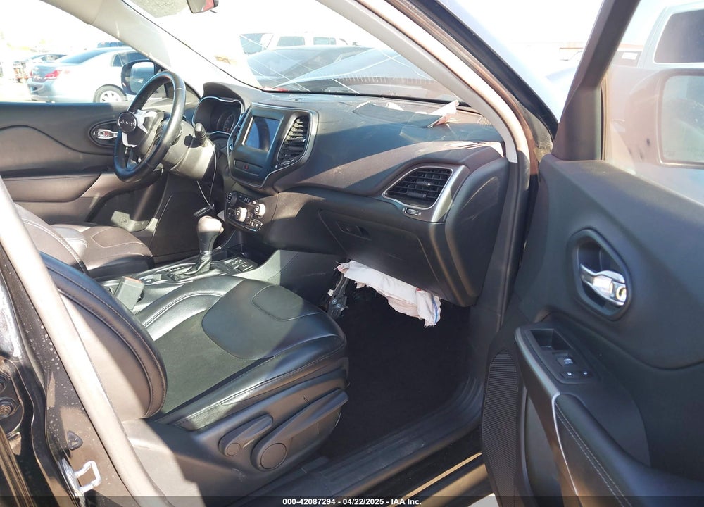 2019 JEEP CHEROKEE VIN: 1C4PJLLB9KD202938