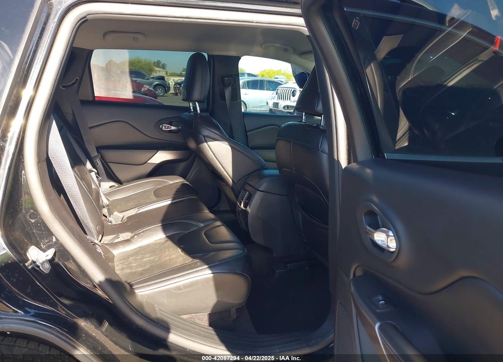 2019 JEEP CHEROKEE VIN: 1C4PJLLB9KD202938