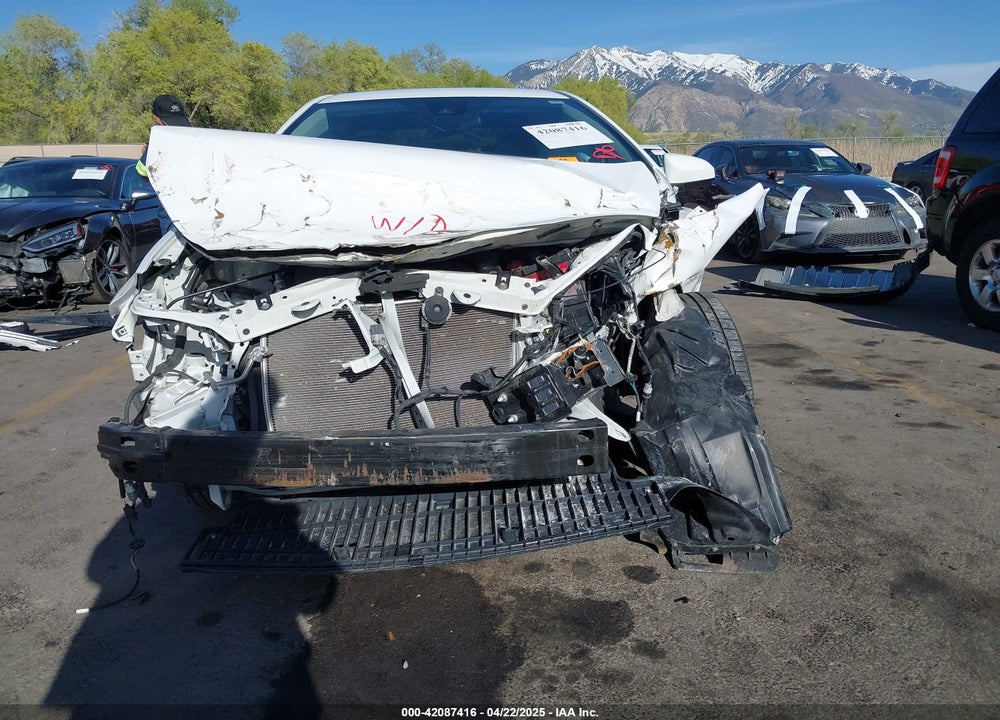 2018 TOYOTA COROLLA LE VIN: 2T1BURHEXJC096289