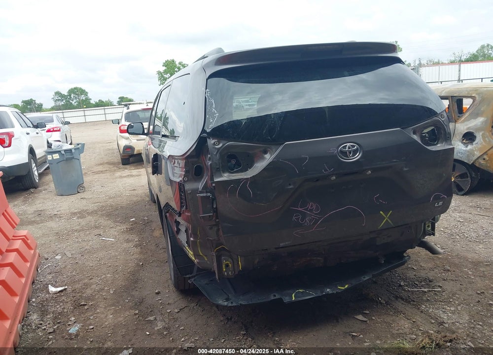 2015 TOYOTA SIENNA LE 8 PASSENGER VIN: 5TDKK3DC0FS607952