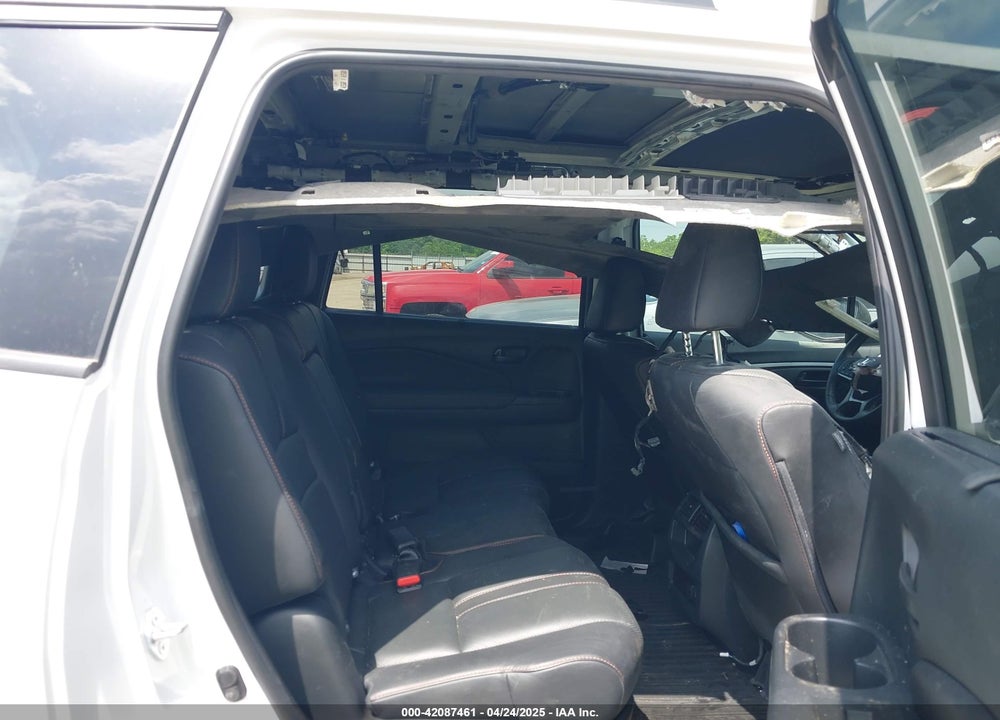 2023 HONDA PASSPORT VIN: 5FNYF8H62PB024269