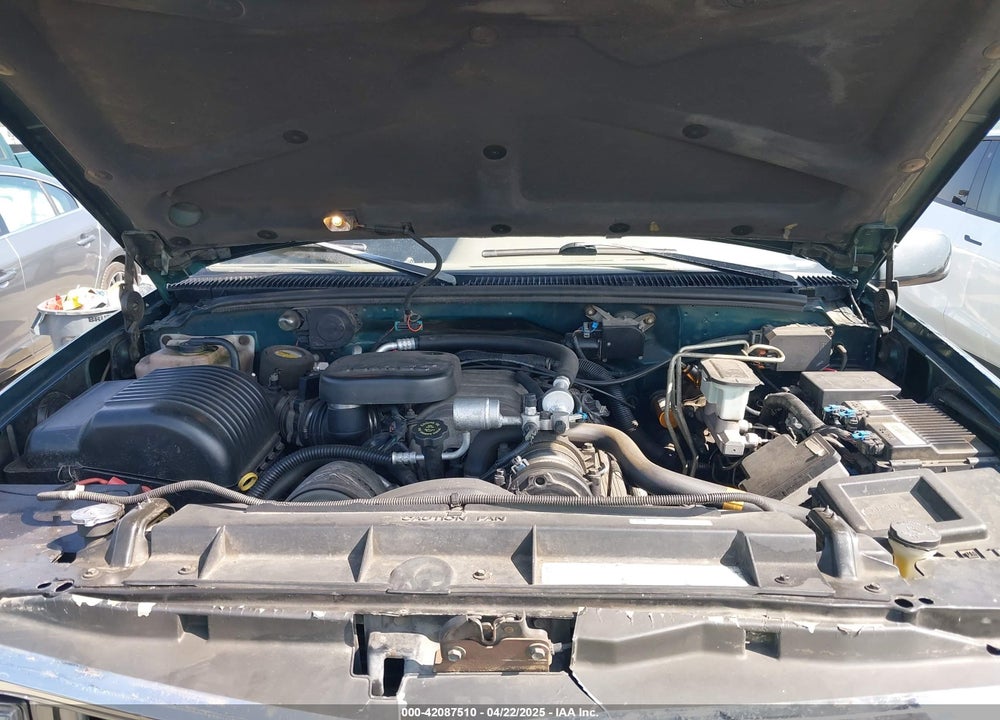 1996 CHEVROLET SUBURBAN K2500 VIN: 3GNGK26J3TG170834