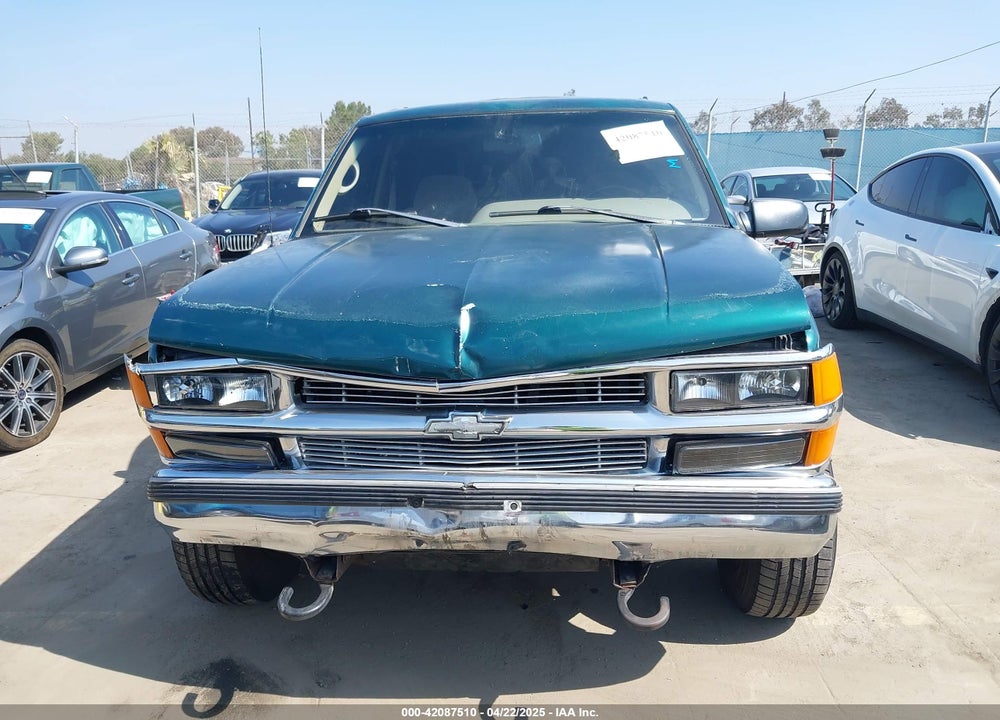 1996 CHEVROLET SUBURBAN K2500 VIN: 3GNGK26J3TG170834