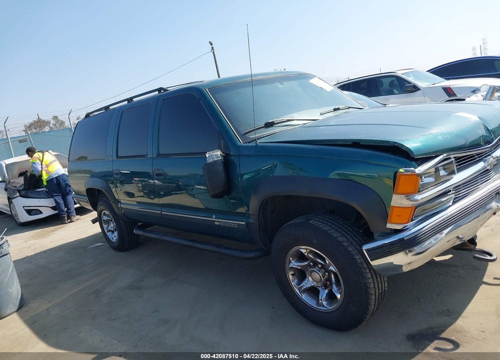 1996 CHEVROLET SUBURBAN K2500 VIN: 3GNGK26J3TG170834