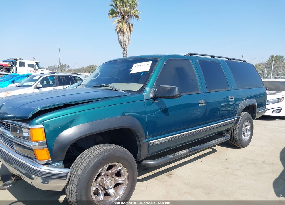 1996 CHEVROLET SUBURBAN K2500 VIN: 3GNGK26J3TG170834