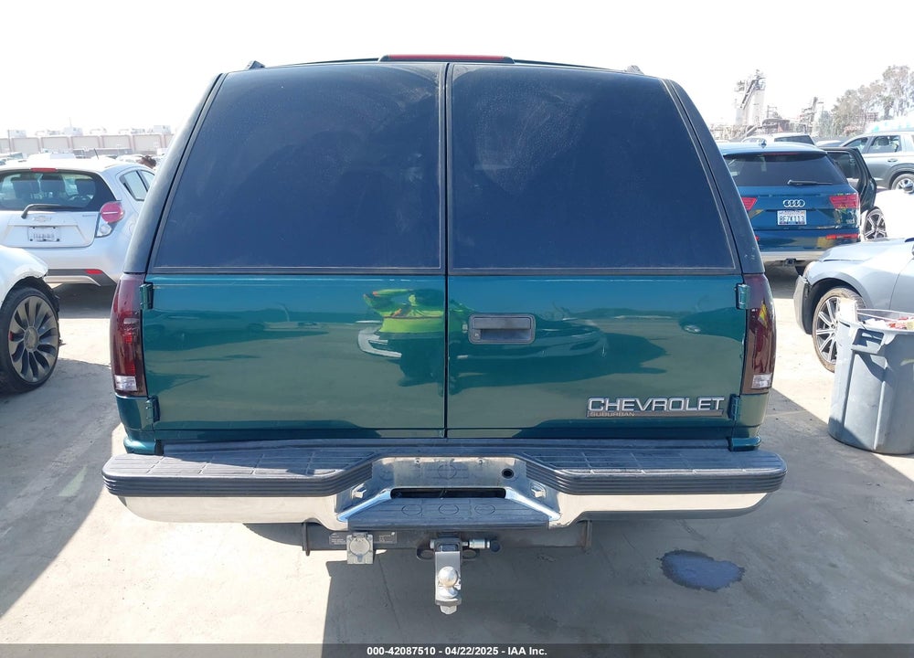 1996 CHEVROLET SUBURBAN K2500 VIN: 3GNGK26J3TG170834
